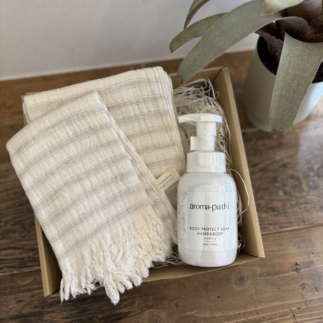 【ラッピング込】aroma-pathi ハンド&ボディソープ FAMILY & 天衣無縫 スラブガーゼタオル2種 GRY ギフトセット