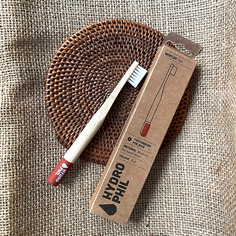 HYDROPHIL サスティナブル キッズトゥースブラシ レッド ソフト